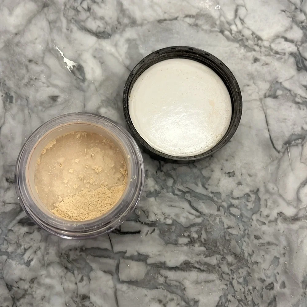 Laura Mercier Translucent Loose Setting Powder and a bare Minerals mineral Veil